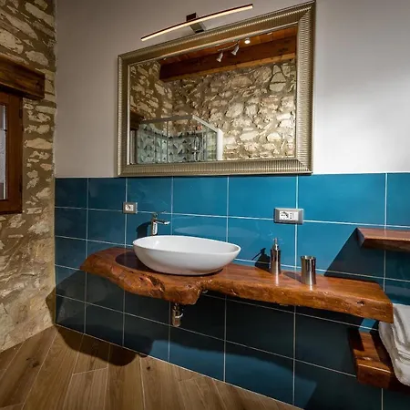 Stone Walls With Jacuzzi *