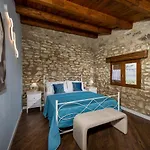 Stone Walls With Jacuzzi * Castellammare del Golfo