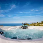 Stone Walls With Jacuzzi *
