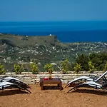 Stone Walls With Jacuzzi * Castellammare del Golfo