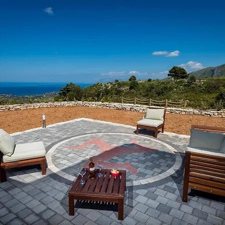 Villa Stone Walls With Jacuzzi