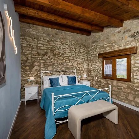 Βίλα Stone Walls With Jacuzzi